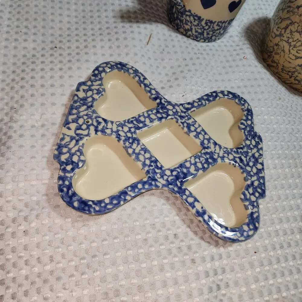 HENN ROSEVILLE FRIENDSHIP HEART MUFFIN PAN CERAMIC
